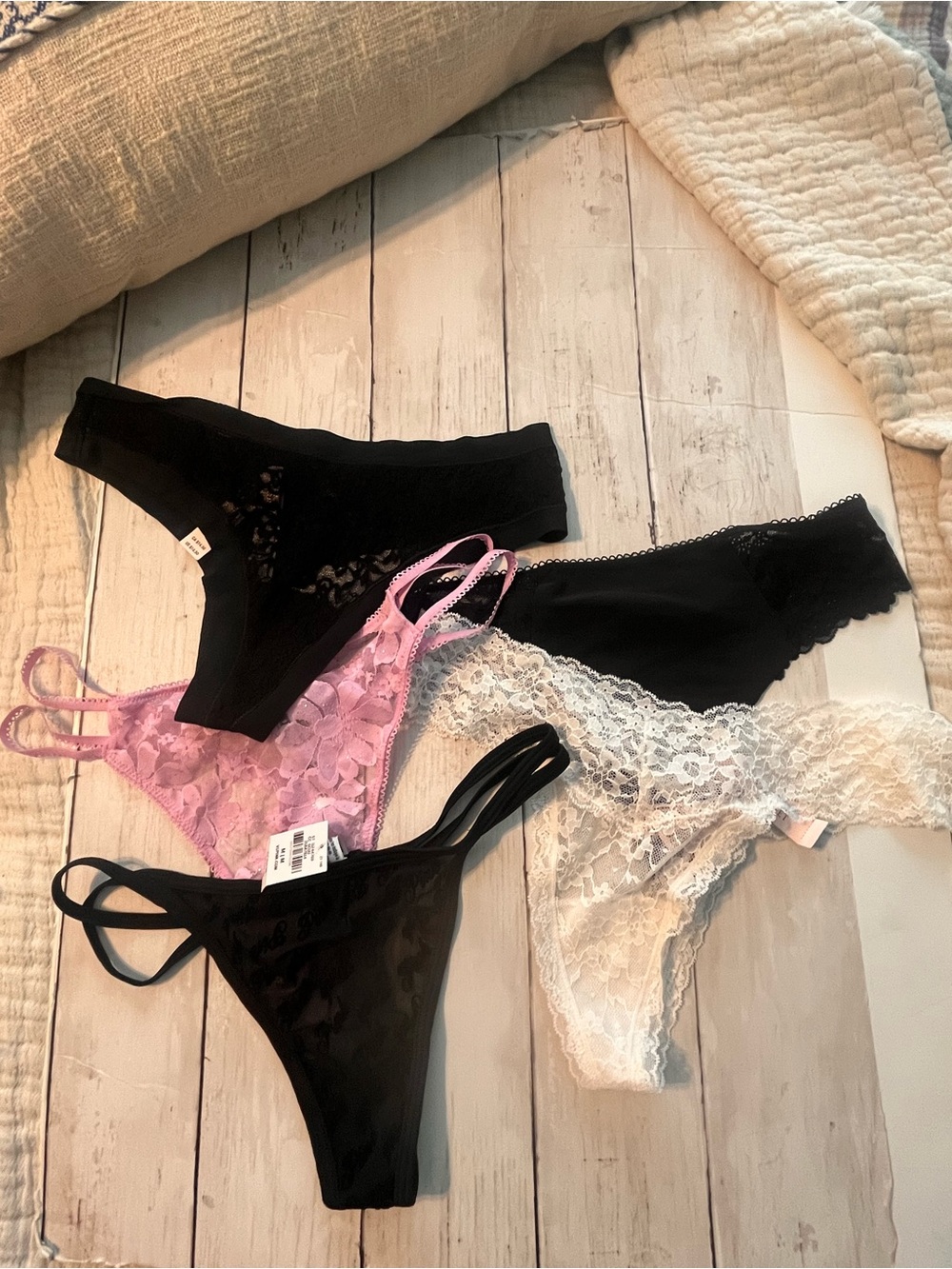 PINK Victoria's Secret Lace & Cotton Thong Pack - Black, lilac & White M